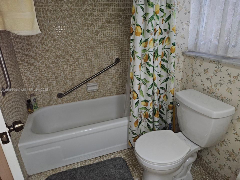 待售: $94,999 (1 贝兹, 1 浴室, 870 平方英尺)