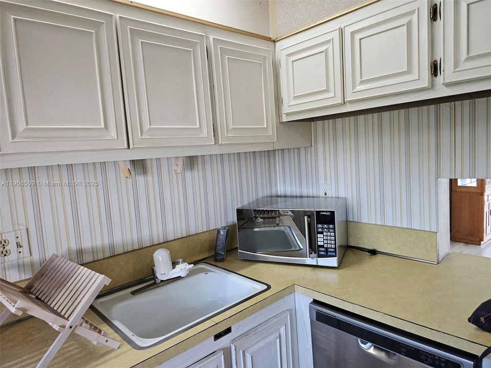 待售: $94,999 (1 贝兹, 1 浴室, 870 平方英尺)