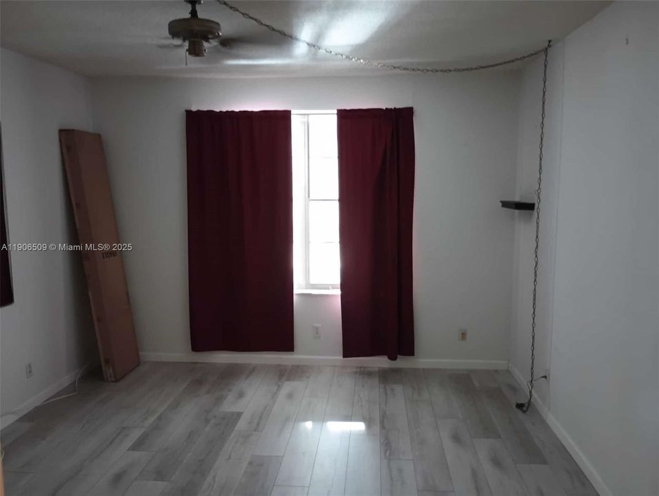 待售: $94,999 (1 贝兹, 1 浴室, 870 平方英尺)