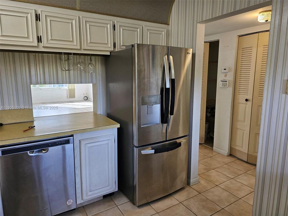 待售: $94,999 (1 贝兹, 1 浴室, 870 平方英尺)