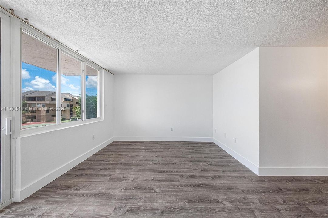 For Rent: $2,600 (3 beds, 2 baths, 1190 Square Feet)