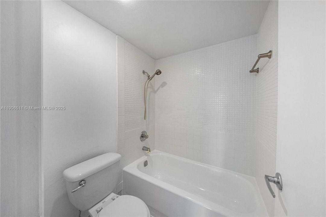 For Rent: $2,600 (3 beds, 2 baths, 1190 Square Feet)