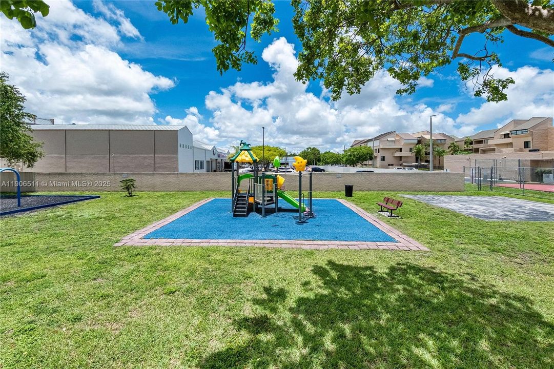 For Rent: $2,600 (3 beds, 2 baths, 1190 Square Feet)