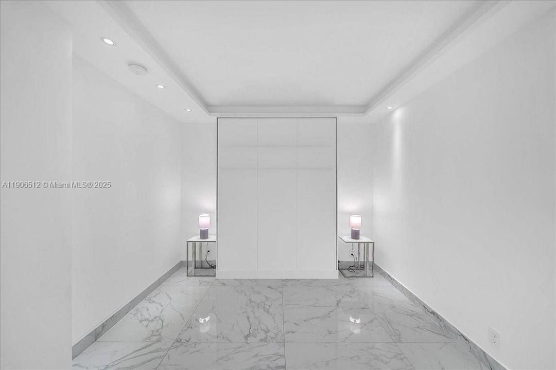 Под контрактом: $1,575,000 (2 спален, 2 ванн, 1042 Квадратных фут)