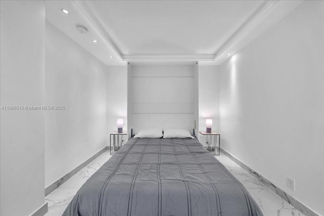 Под контрактом: $1,575,000 (2 спален, 2 ванн, 1042 Квадратных фут)