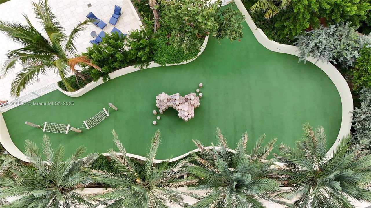 Под контрактом: $1,575,000 (2 спален, 2 ванн, 1042 Квадратных фут)