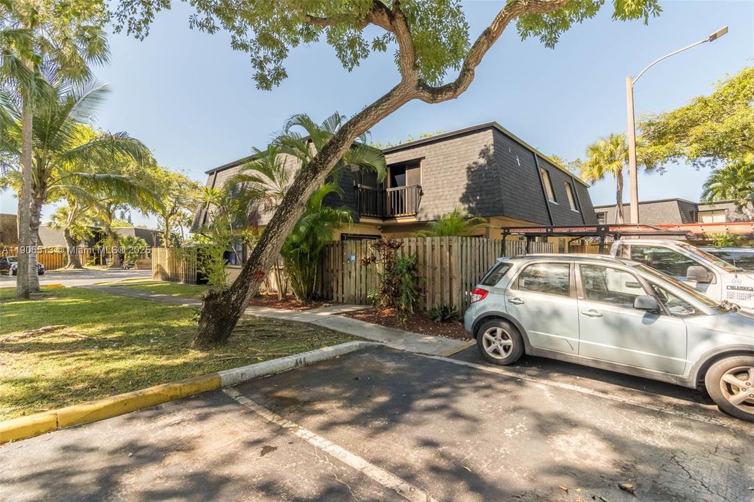 Active With Contract: $3,100 (3 beds, 2 baths, 1462 Square Feet)