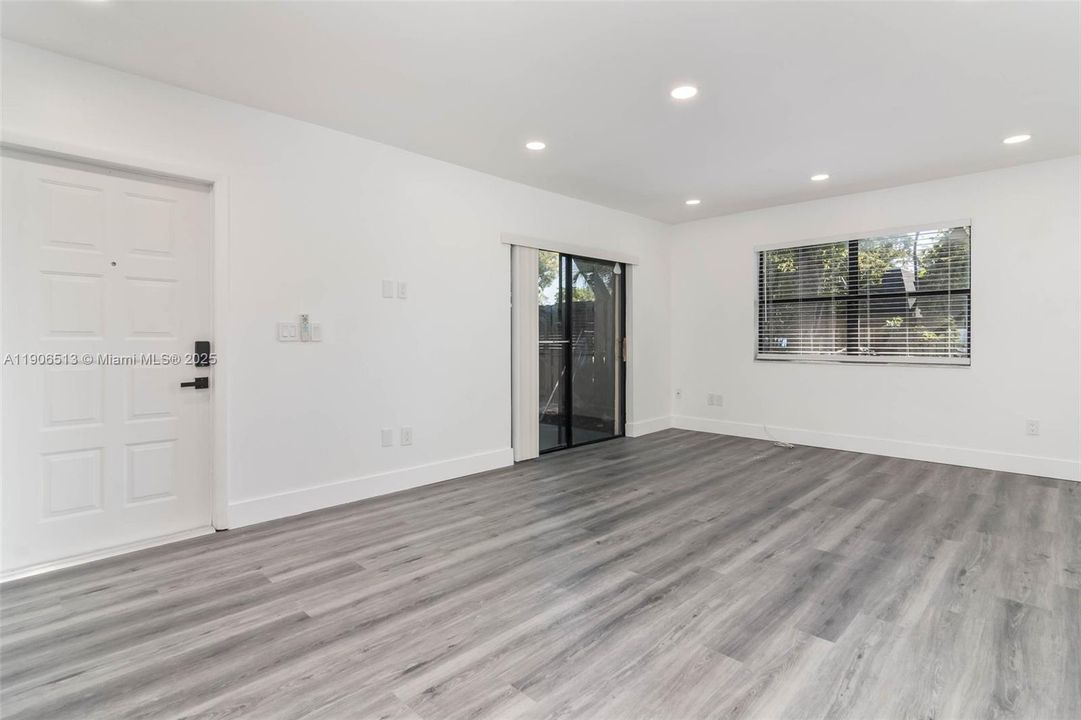 Active With Contract: $3,100 (3 beds, 2 baths, 1462 Square Feet)