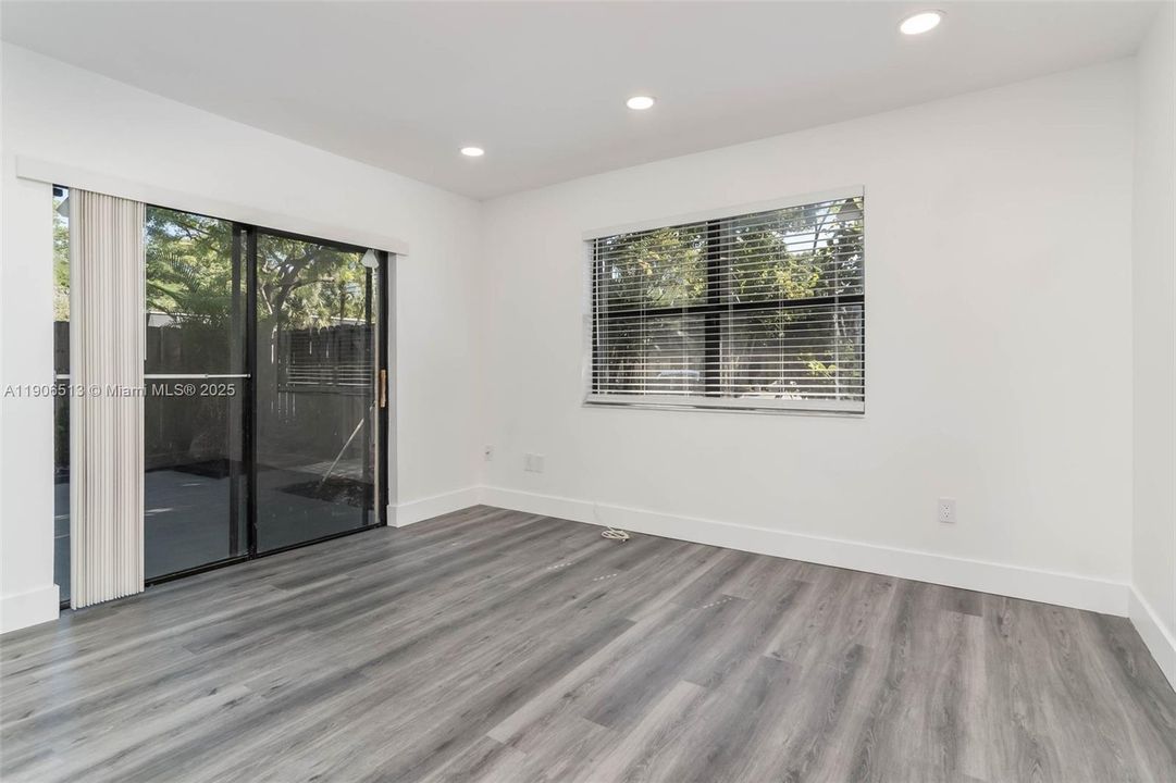Active With Contract: $3,100 (3 beds, 2 baths, 1462 Square Feet)