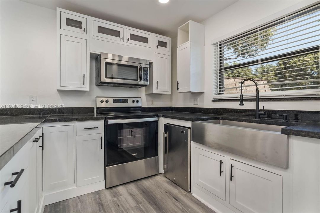 Active With Contract: $3,100 (3 beds, 2 baths, 1462 Square Feet)