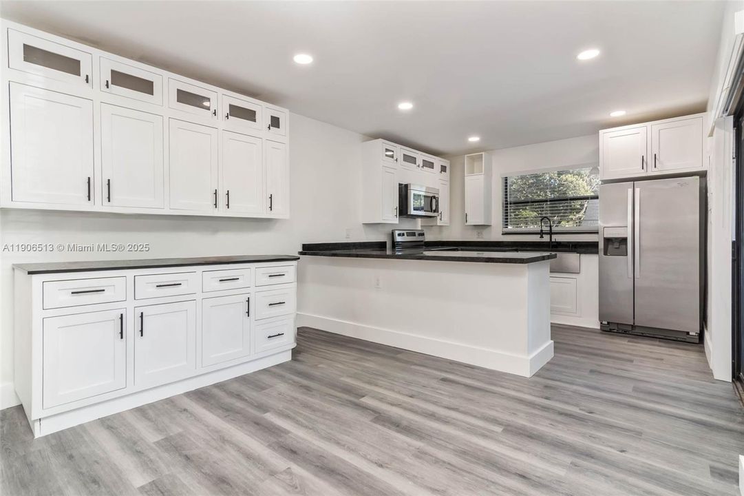 Active With Contract: $3,100 (3 beds, 2 baths, 1462 Square Feet)