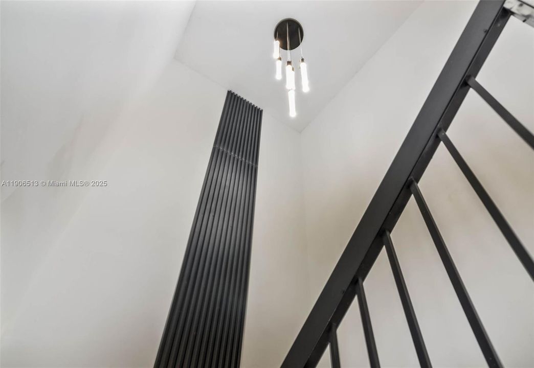 Active With Contract: $3,100 (3 beds, 2 baths, 1462 Square Feet)