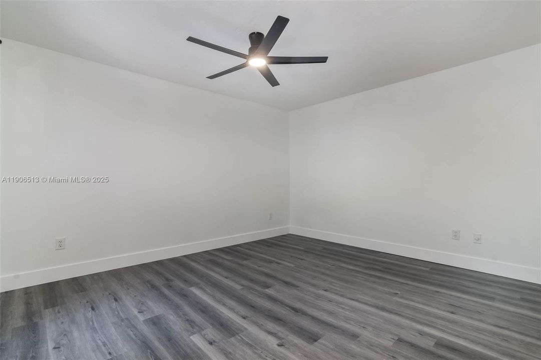 Active With Contract: $3,100 (3 beds, 2 baths, 1462 Square Feet)