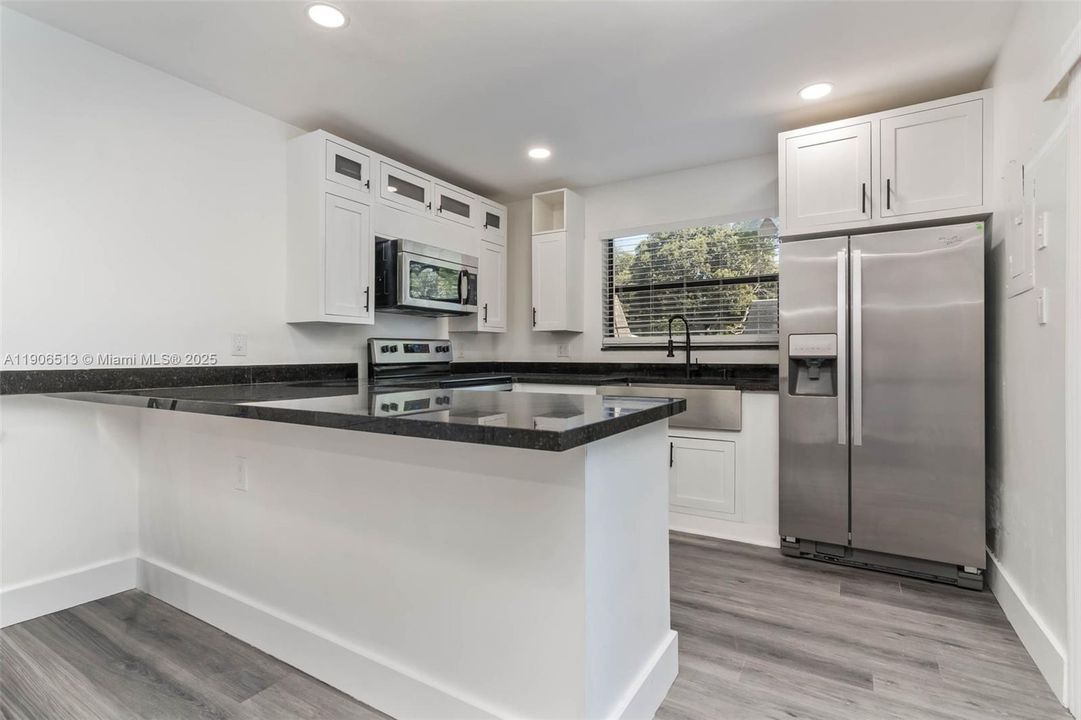 Active With Contract: $3,100 (3 beds, 2 baths, 1462 Square Feet)