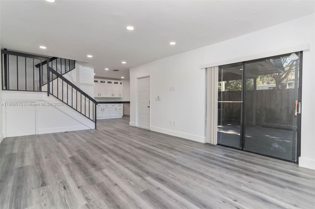 Active With Contract: $3,100 (3 beds, 2 baths, 1462 Square Feet)