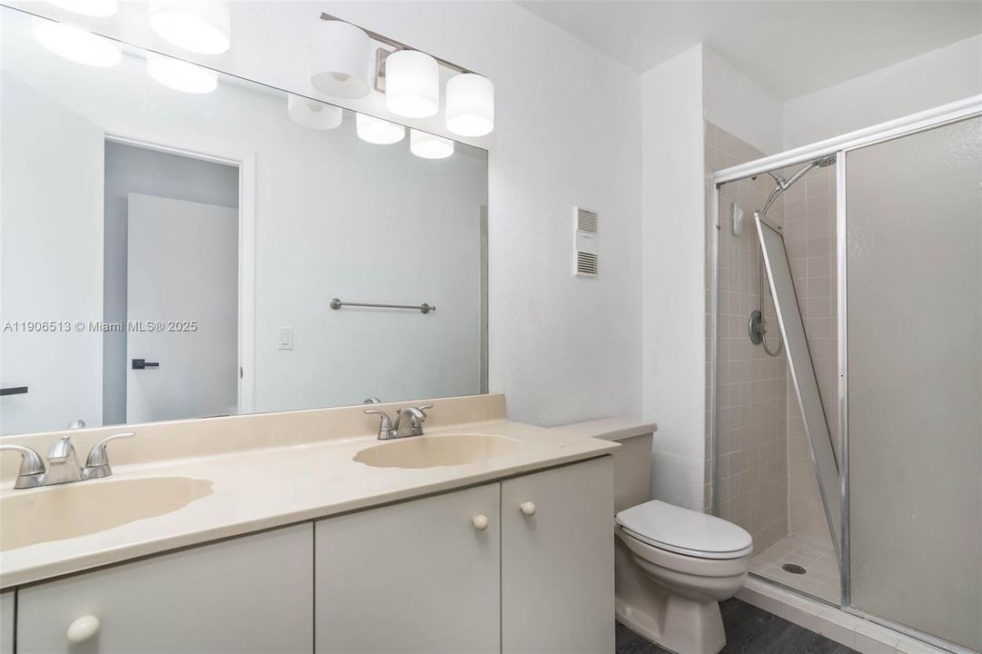 Active With Contract: $3,100 (3 beds, 2 baths, 1462 Square Feet)