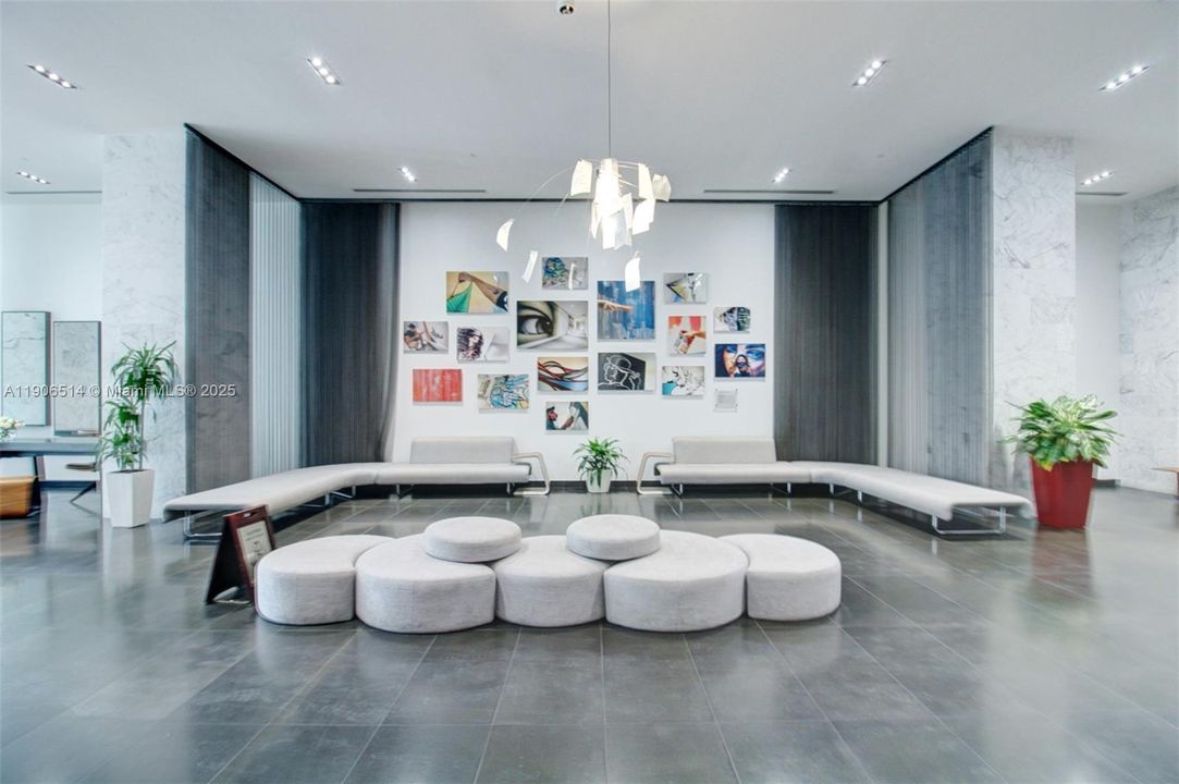 Active With Contract: $565,000 (2 beds, 2 baths, 882 Square Feet)