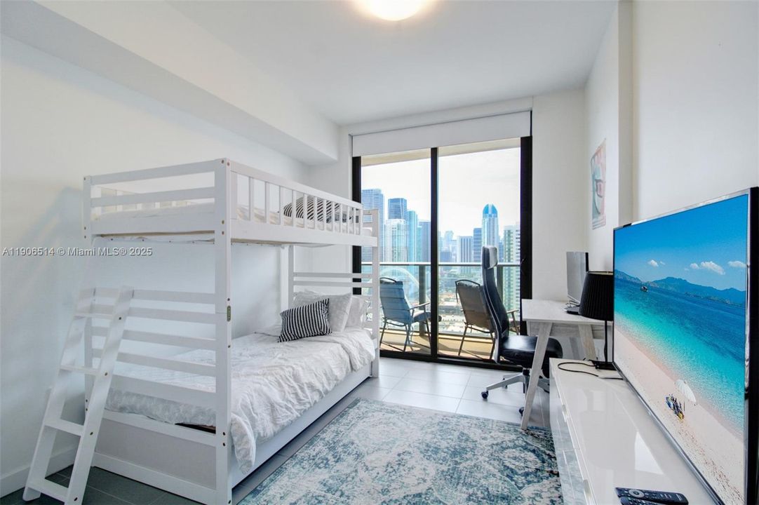 Active With Contract: $565,000 (2 beds, 2 baths, 882 Square Feet)