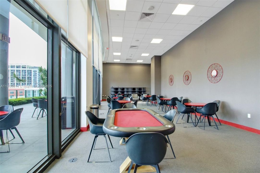 Active With Contract: $565,000 (2 beds, 2 baths, 882 Square Feet)