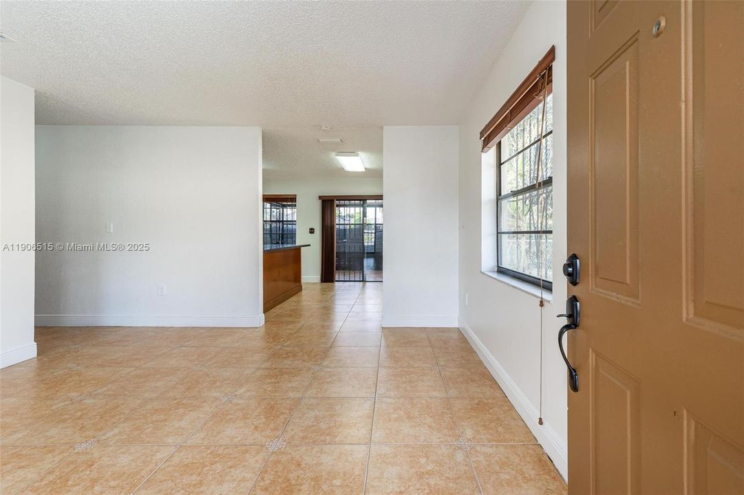 最近租的: $3,300 (3 贝兹, 2 浴室, 1958 平方英尺)