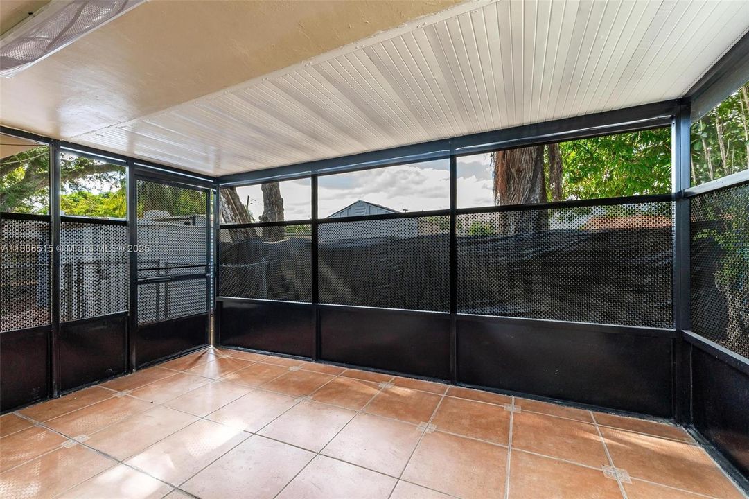 最近租的: $3,300 (3 贝兹, 2 浴室, 1958 平方英尺)