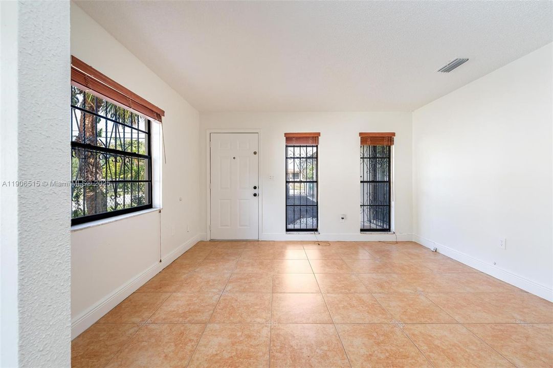 最近租的: $3,300 (3 贝兹, 2 浴室, 1958 平方英尺)