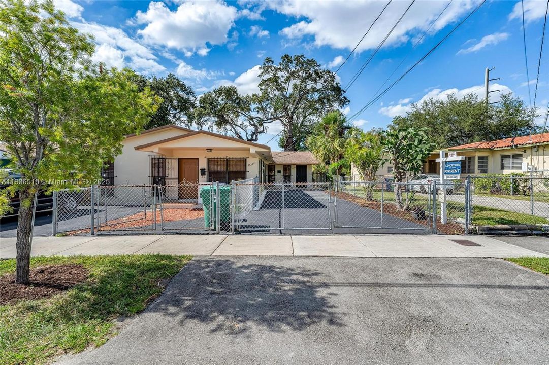 最近租的: $3,300 (3 贝兹, 2 浴室, 1958 平方英尺)