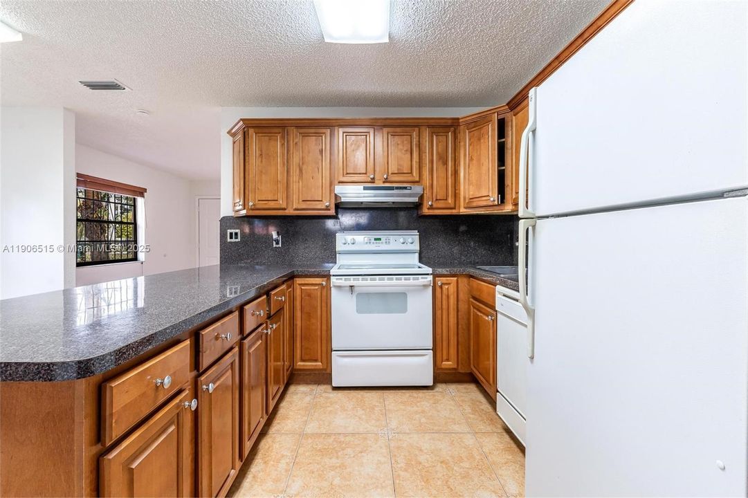 最近租的: $3,300 (3 贝兹, 2 浴室, 1958 平方英尺)