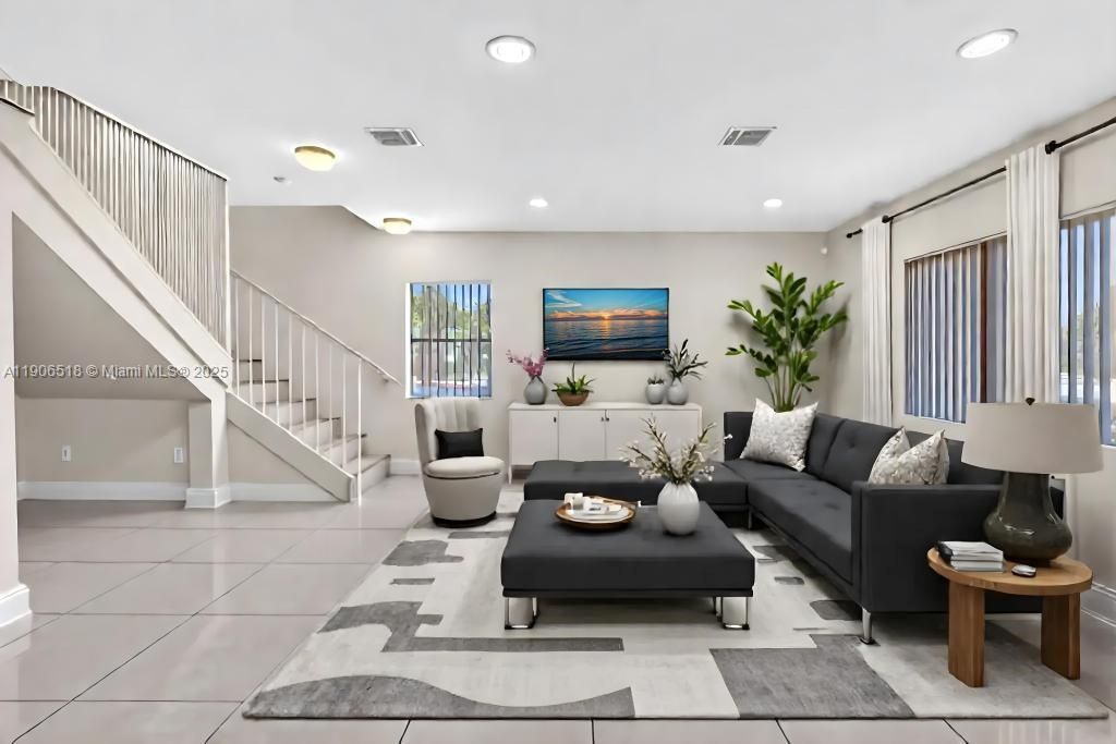 最近租的: $2,350 (2 贝兹, 2 浴室, 1250 平方英尺)