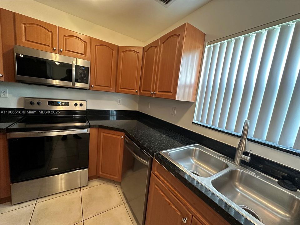 最近租的: $2,350 (2 贝兹, 2 浴室, 1250 平方英尺)