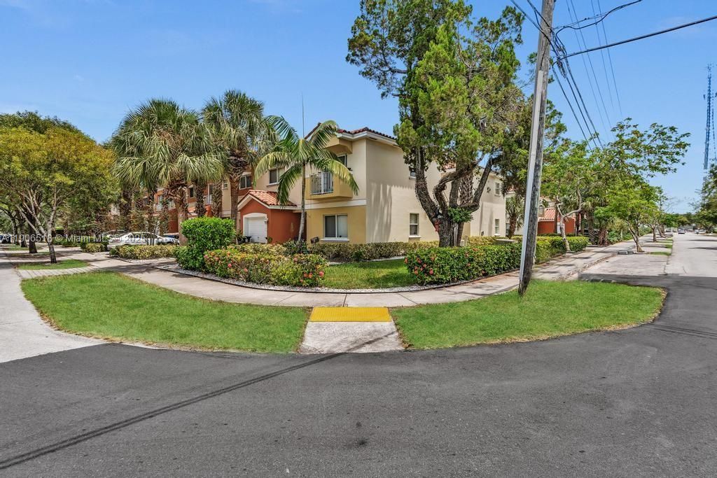 最近租的: $2,350 (2 贝兹, 2 浴室, 1250 平方英尺)