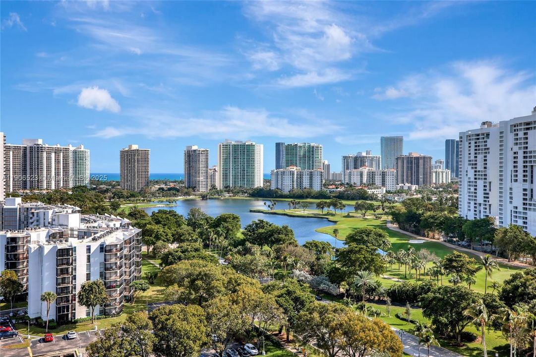 For Rent: $2,400 (1 beds, 1 baths, 913 Square Feet)