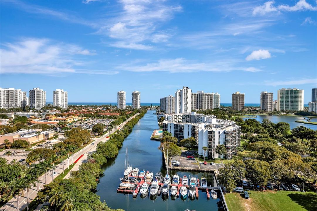 For Rent: $2,400 (1 beds, 1 baths, 913 Square Feet)