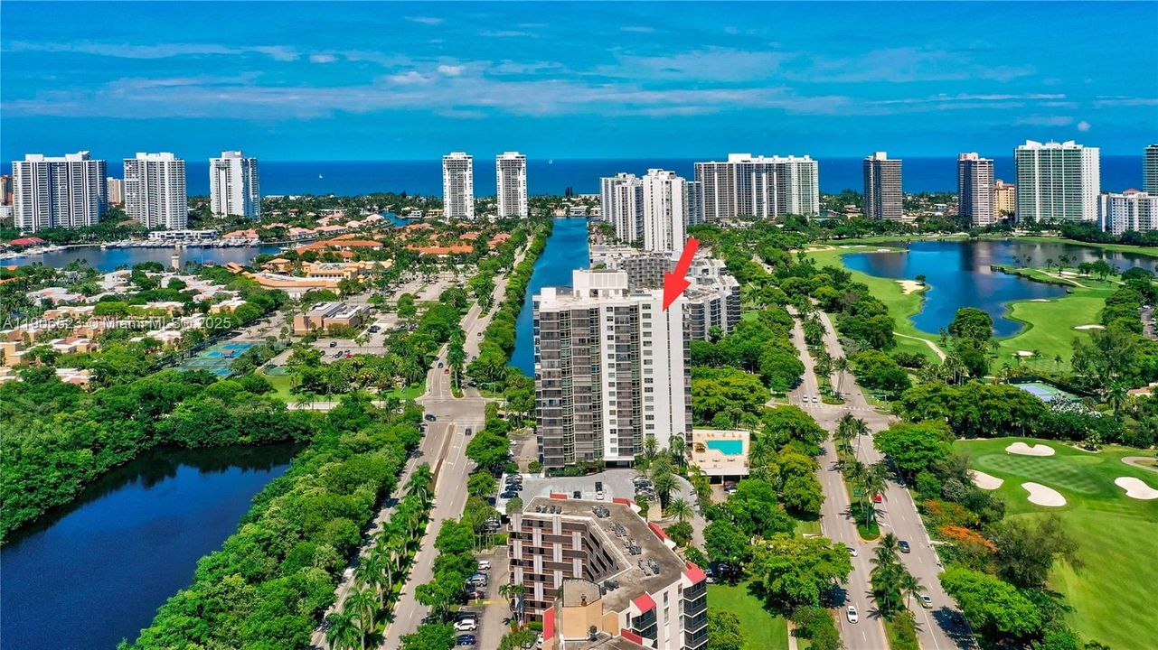 For Rent: $2,400 (1 beds, 1 baths, 913 Square Feet)