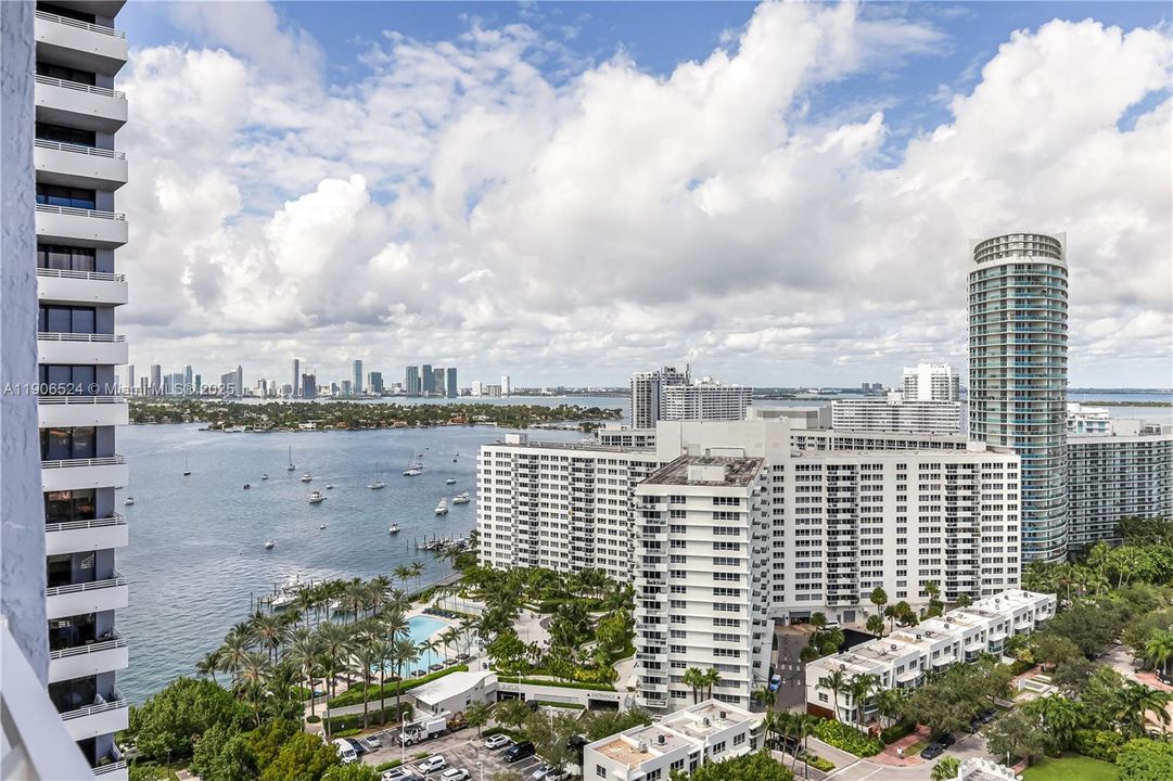 For Sale: $889,000 (2 beds, 2 baths, 1262 Square Feet)