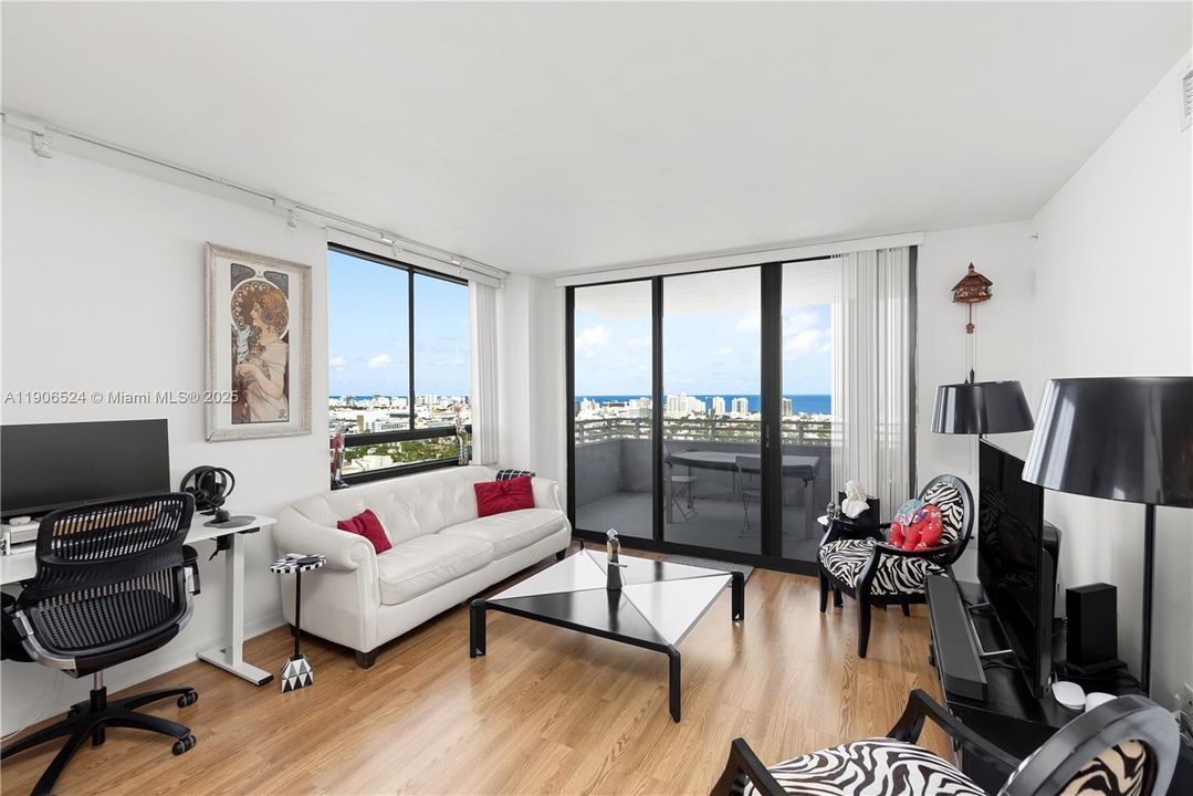For Sale: $889,000 (2 beds, 2 baths, 1262 Square Feet)