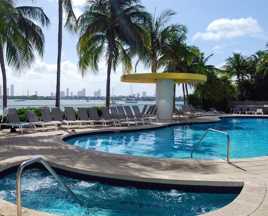 For Sale: $889,000 (2 beds, 2 baths, 1262 Square Feet)