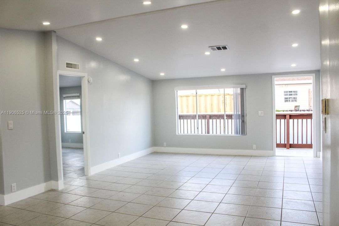 For Sale: $259,900 (3 beds, 2 baths, 1680 Square Feet)