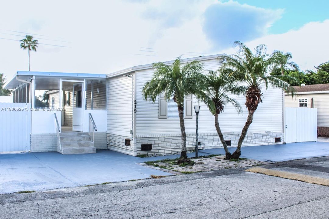 For Sale: $259,900 (3 beds, 2 baths, 1680 Square Feet)