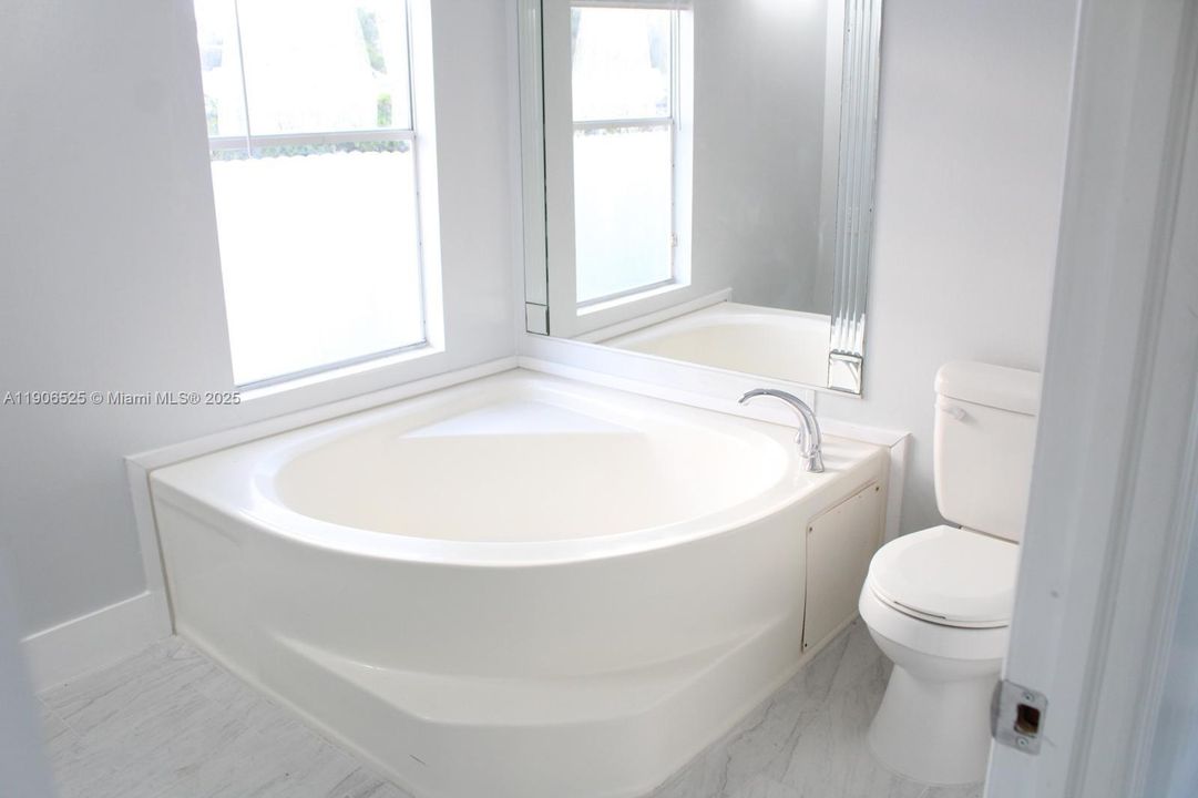 For Sale: $259,900 (3 beds, 2 baths, 1680 Square Feet)