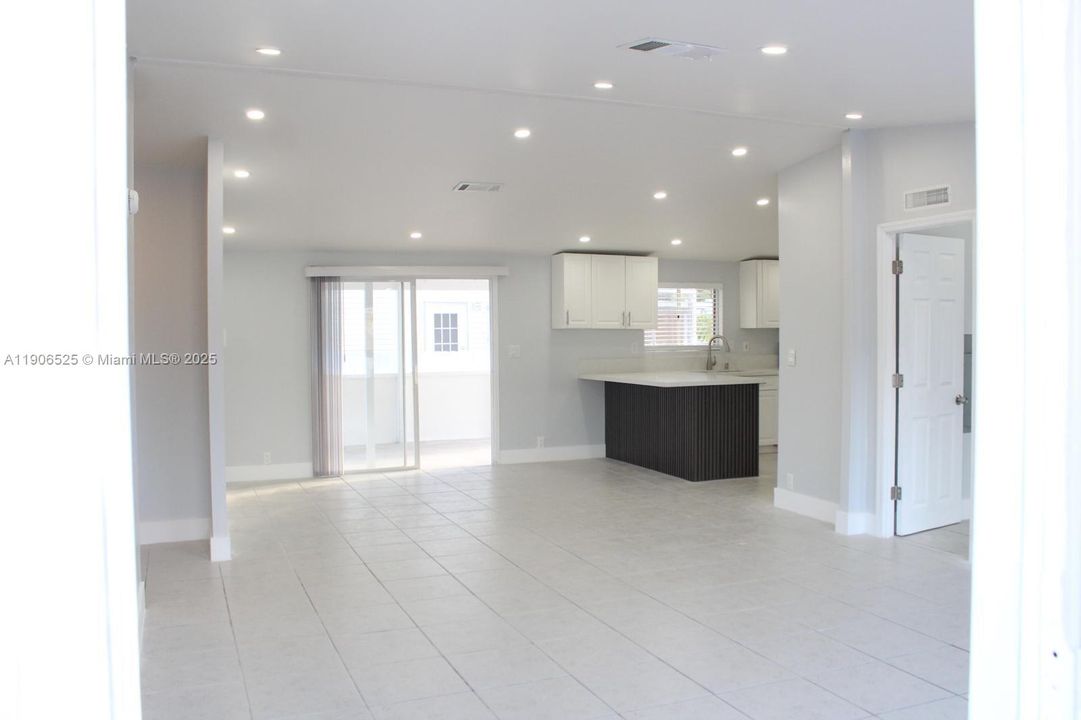 For Sale: $259,900 (3 beds, 2 baths, 1680 Square Feet)