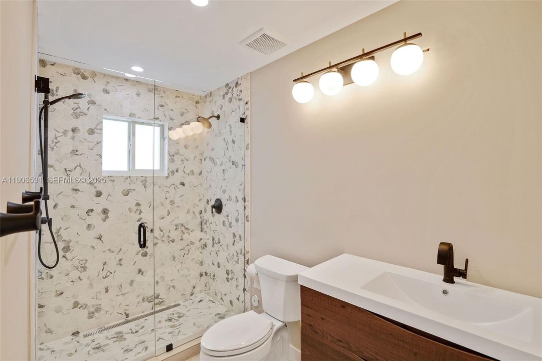 For Rent: $5,900 (3 beds, 3 baths, 1939 Square Feet)