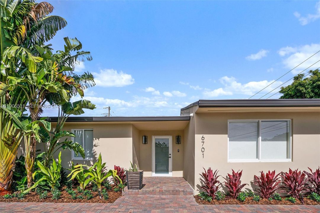 For Rent: $5,900 (3 beds, 3 baths, 1939 Square Feet)