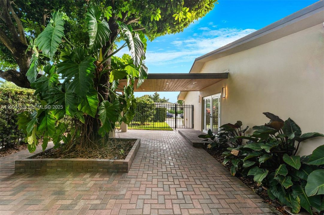 En Renta: $5,900 (3 camas, 3 baños, 1939 Pies cuadrados)