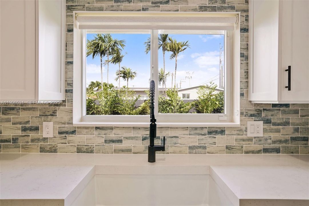 For Rent: $5,900 (3 beds, 3 baths, 1939 Square Feet)