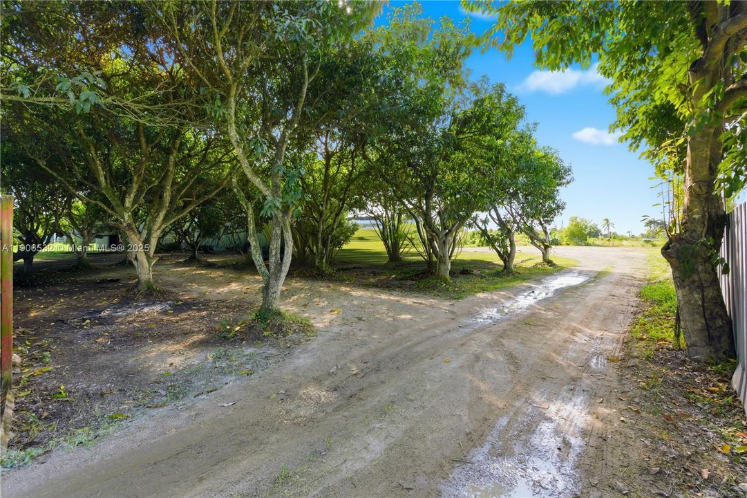 For Sale: $1,195,000 (3 beds, 2 baths, 1960 Square Feet)