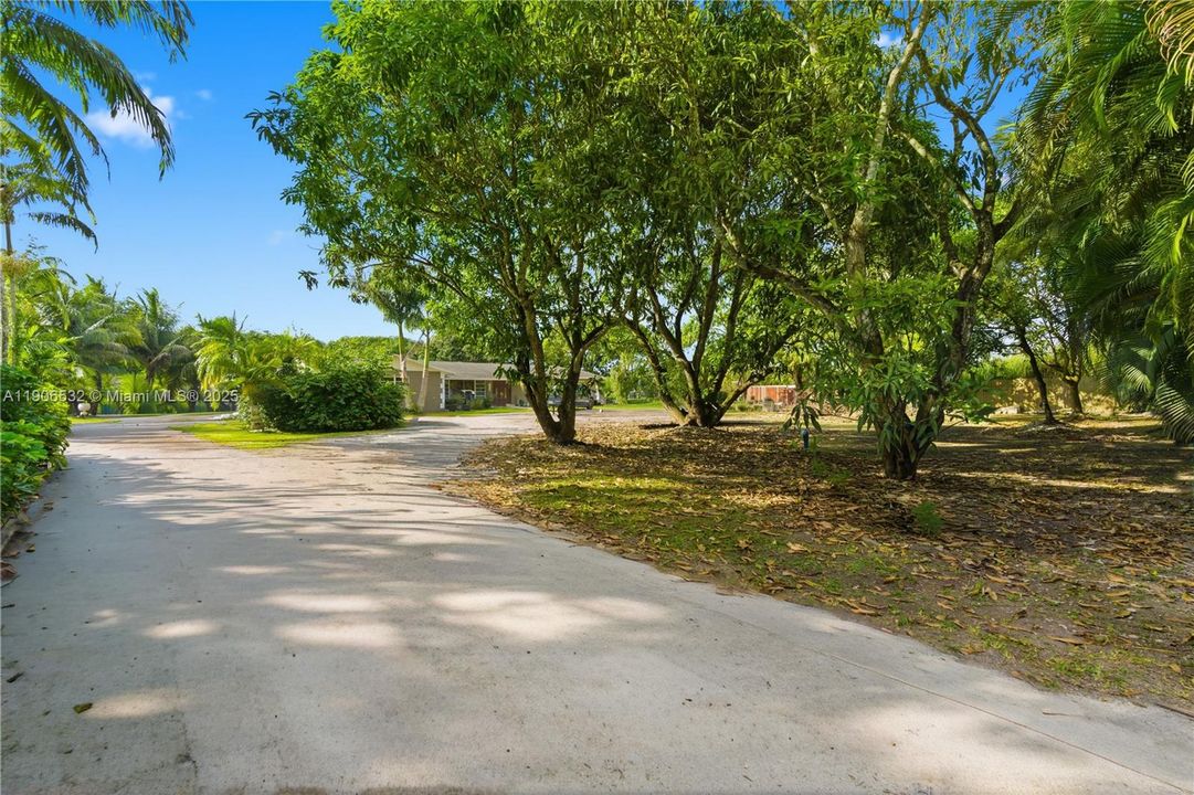 For Sale: $1,195,000 (3 beds, 2 baths, 1960 Square Feet)