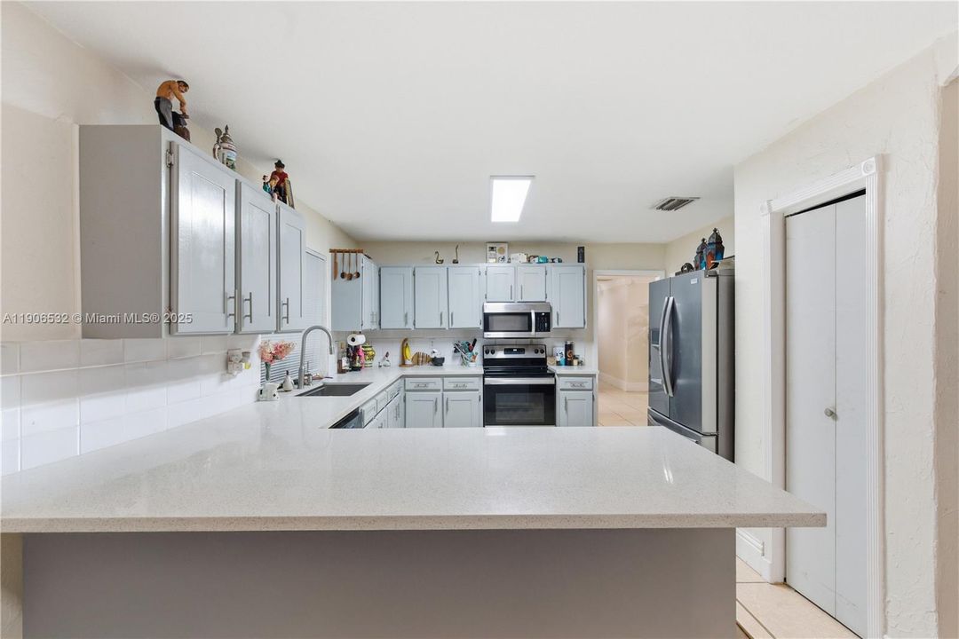 For Sale: $1,195,000 (3 beds, 2 baths, 1960 Square Feet)