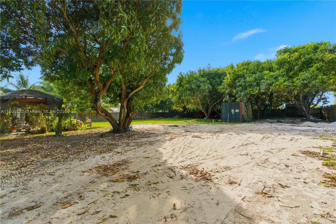 For Sale: $1,195,000 (3 beds, 2 baths, 1960 Square Feet)