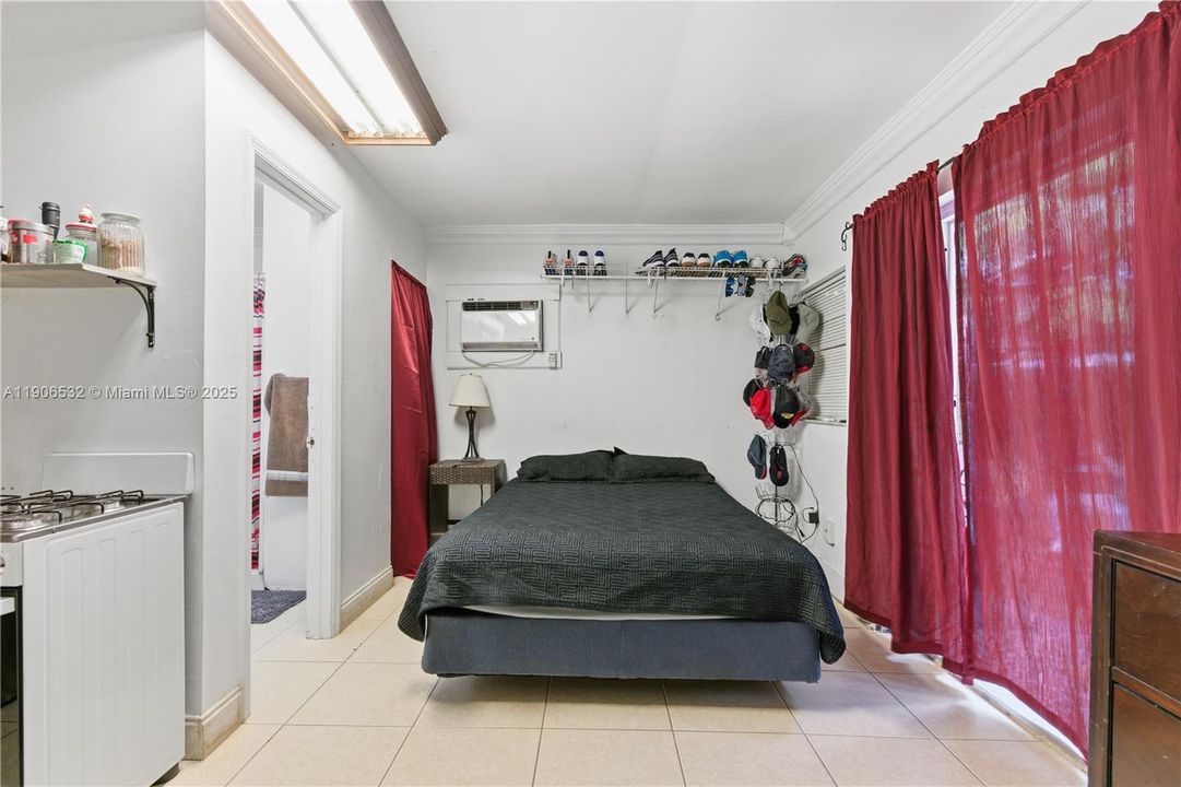 For Sale: $1,195,000 (3 beds, 2 baths, 1960 Square Feet)